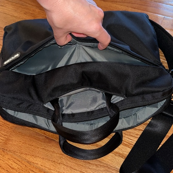 INCASE LAPTOP BAG - Picture 8 of 8